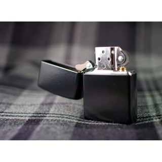 Bật lửa Zippo trắng trơn *sáng bóng* *sử dụng xăng*