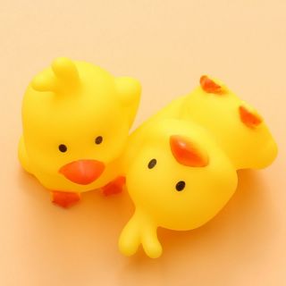 Vịt thả bồn tắm cùng bé