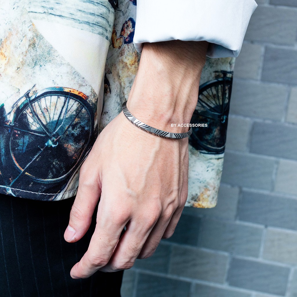 Vòng tay nam dạng cuff titan retro dấu mũi tên không gỉ MB190601