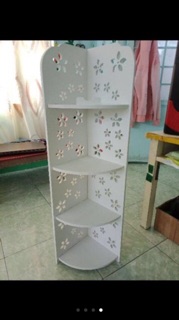 Kệ góc 4 tầng hoa văn gỗ