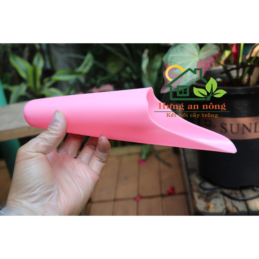 Lon dài xúc đất bón phân nhựa PP hỗ trợ làm vườn, size 23x4.5x5.5cm