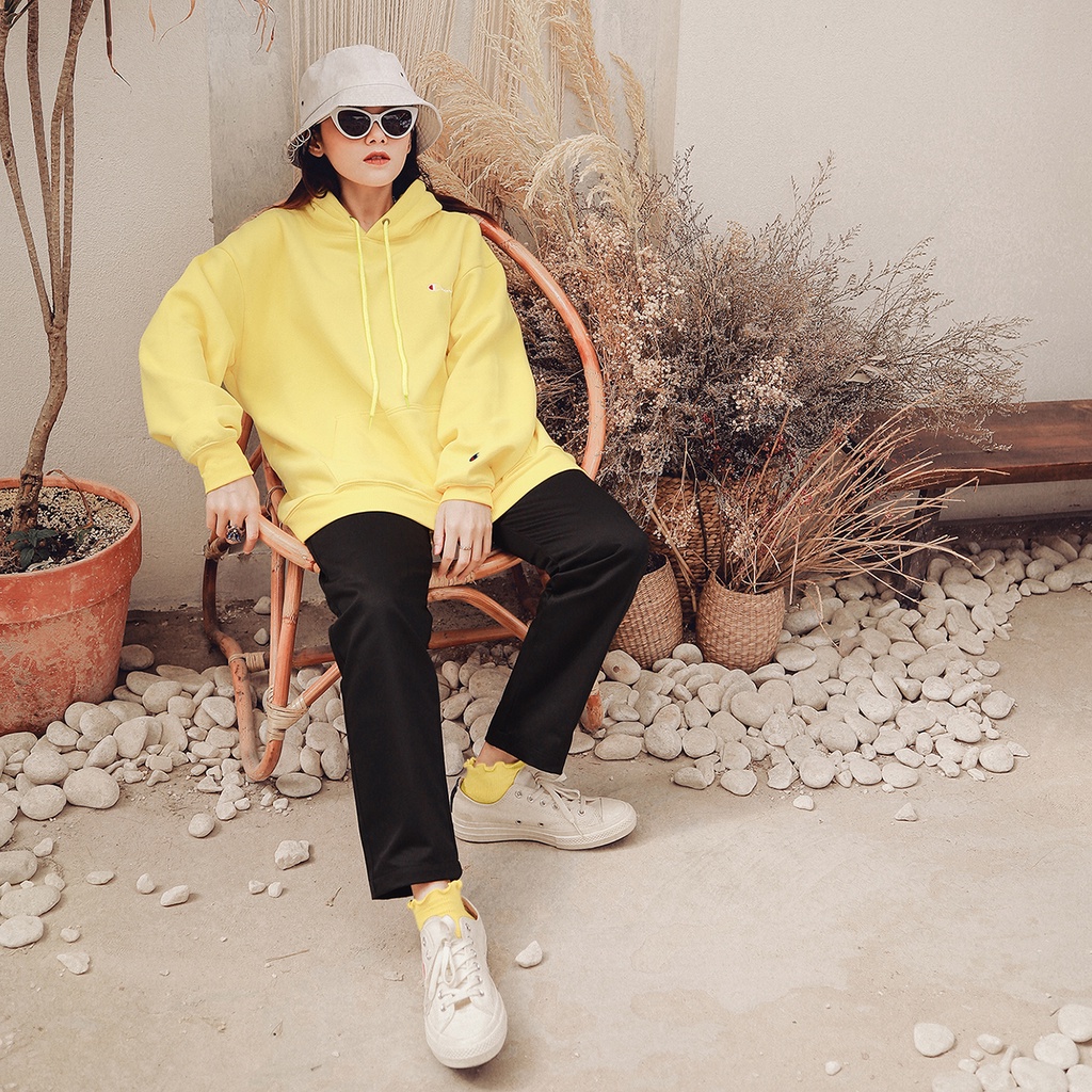 Áo Hoodie Thêu Logo Champion Sắc Nét Phía Trước-Chất Vải Nỉ Bông Cotton-Form Rộng Rãi Unisex Nam Nữ-Màu Vàng Nhạt