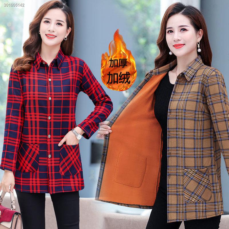 Áo khoác bằng vải nhung dày kẻ sọc thời trang thu đông cho phụ nữ trung niên 50 tuổi