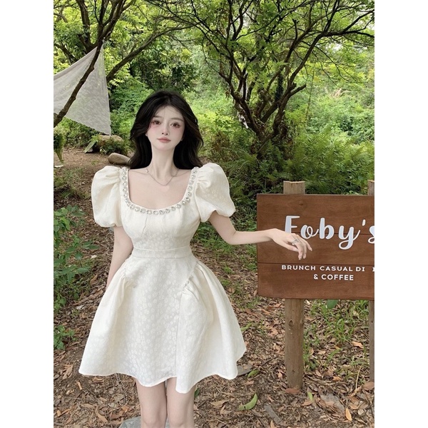 Đầm Váy Liền Ngắn Nữ Thiết Kế Dáng Xoè Công Chúa Đính Đá Ở Cổ Phong Cách Tiểu Thư Màu Trắng Hàng Quảng Châu Cao Cấp