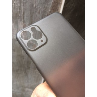 Ốp lưng lụa Iphone 11 Pro Max hiệu Benks siêu mỏng 0.4 mm màu xám