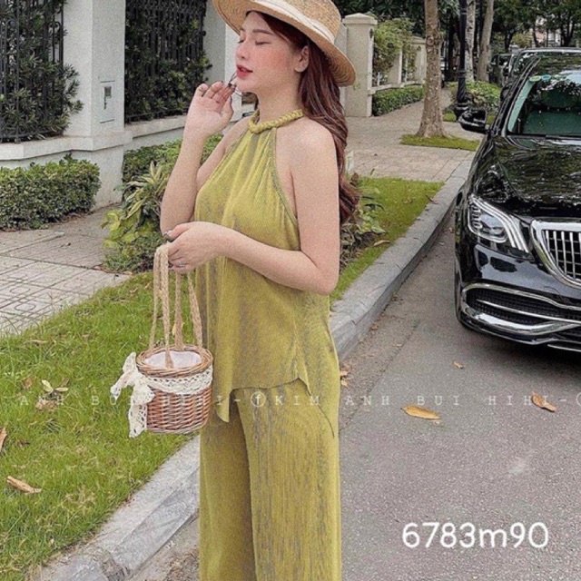NS02 Bộ áo cổ yếm và quần dài lưng thun dập ly.