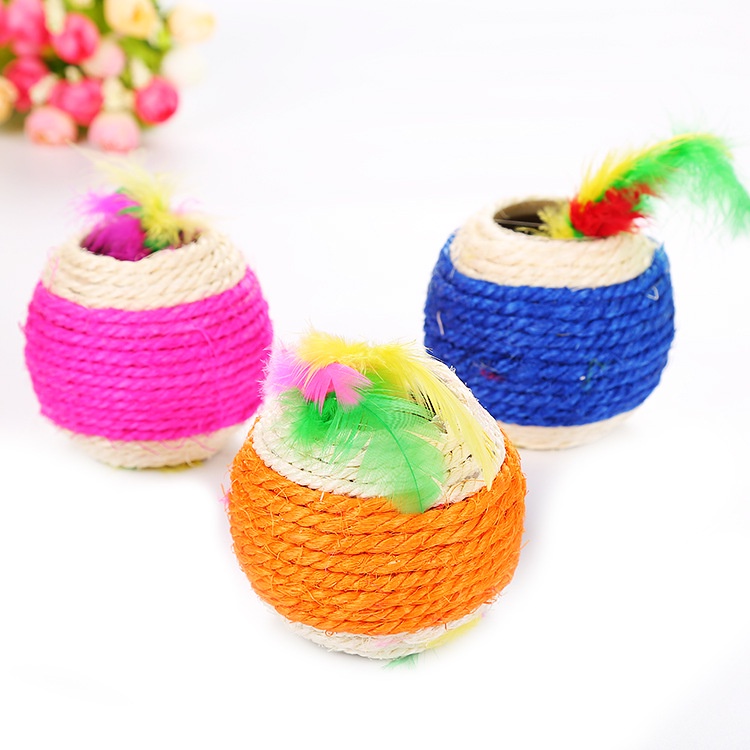 Bóng đồ chơi dây thừng có banh lông vũ bên trong que quẩy làm tăng sự ham muốn đuổi theo của bé