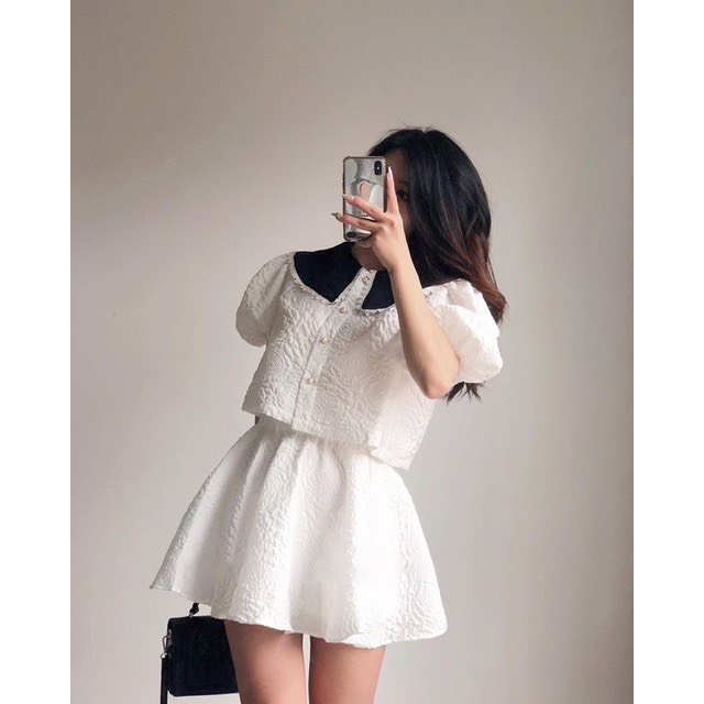 Sét gấm gồm áo croptop tay bồng kèm chân váy cạp chun, set tiểu thư chất liệu vải gấm cao cấp.