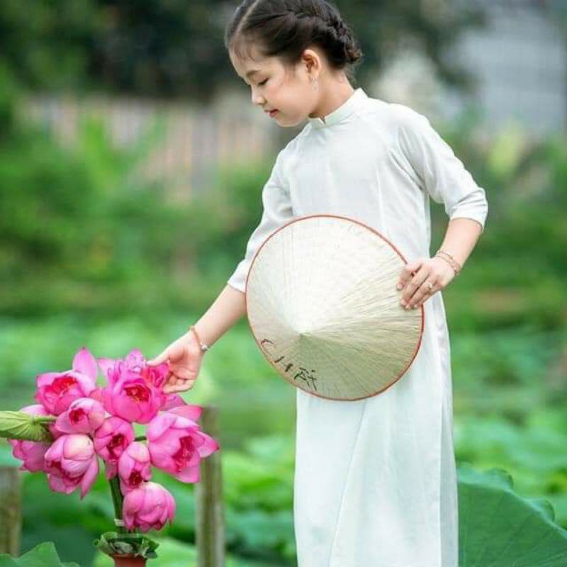 Áo dài truyền thống 4 tà cho bé kèm quần