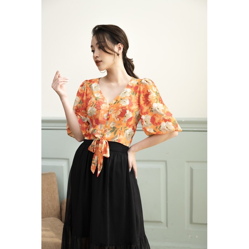 Áo Tay Chuông Buộc Nơ Trước, Kiểu Dáng Croptop Hoạ Tiết Hoa Clara Mare BLS3001