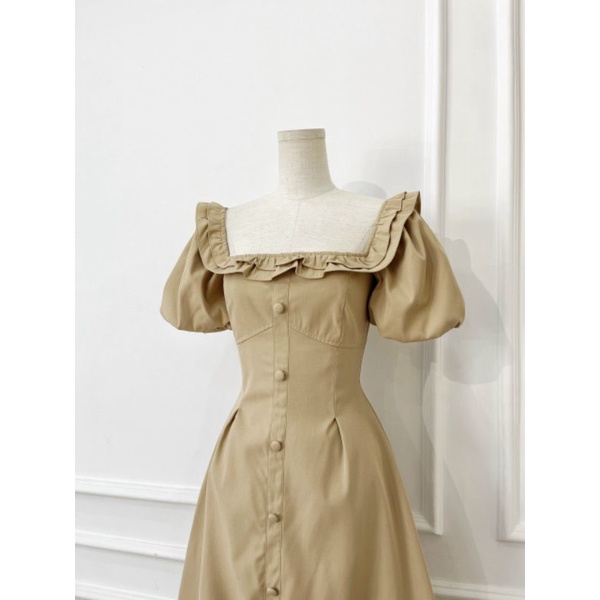 Đầm cổ bèo nút bọc