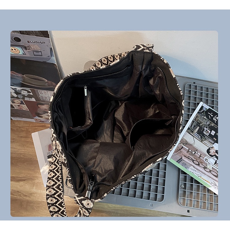 Túi đeo vai vải canvas in họa tiết thổ cẩm phong cách retro cá tính