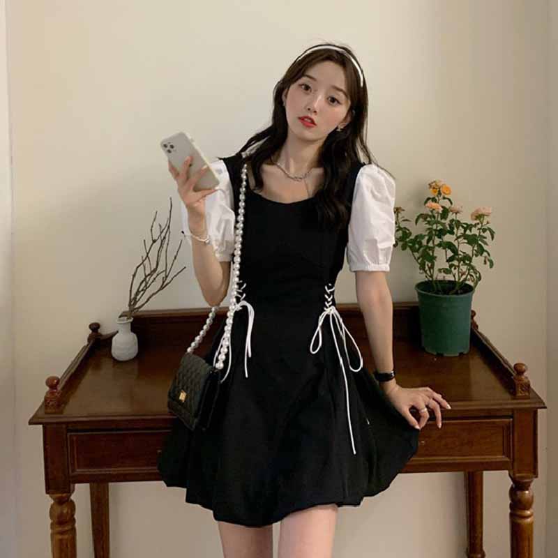 Đầm đen IELGY tay phồng ngắn dễ phối đồ thời trang cho nữ