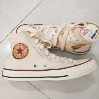 2 đôi giày cà rốt