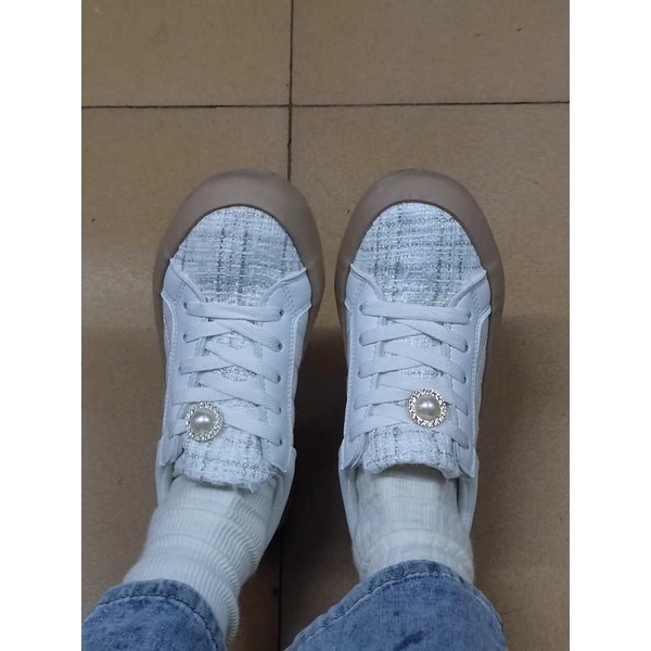 Giày thể thao đế bánh mì nâu vải dạ trắng phối kèm ảnh thật