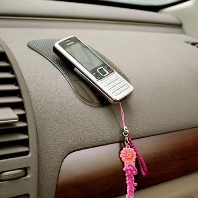 Miếng silicone chống trượt trên xe hơi | BigBuy360 - bigbuy360.vn