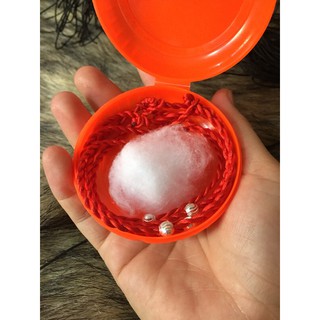 Vòng tay chỉ đỏ