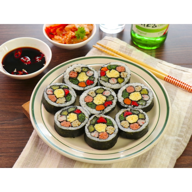 Mành tre cuộn cơm, kimbap, shushi Hàn Quốc