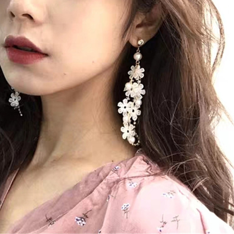Khuyên Tai Nữ Trang Dáng Dài Tạo Hình Độc Đáo