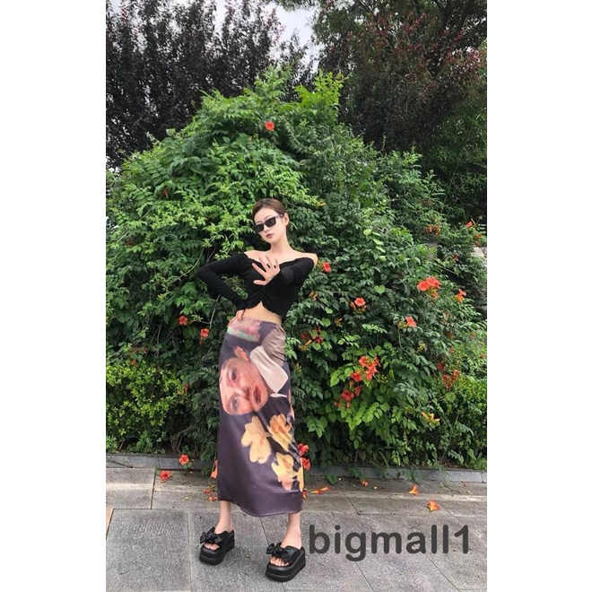 Set Áo Thun Ngắn Tay Cổ Tròn In Hình Chân Dung + Chân Váy Dài Lưng Cao Thời Trang Nữ