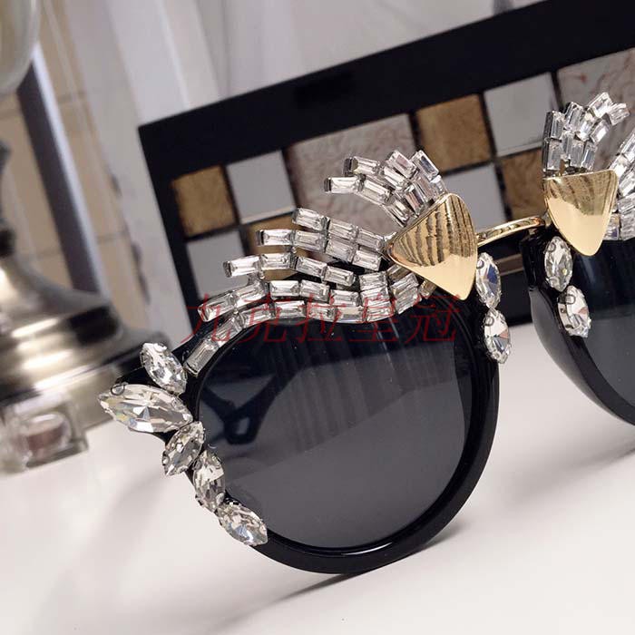 Kính thời trang độc lạ 01