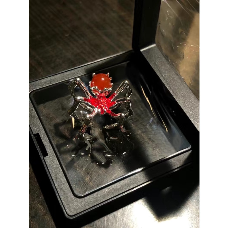 Nhẫn đính pha lê phiên bản giới hạn thịnh hành