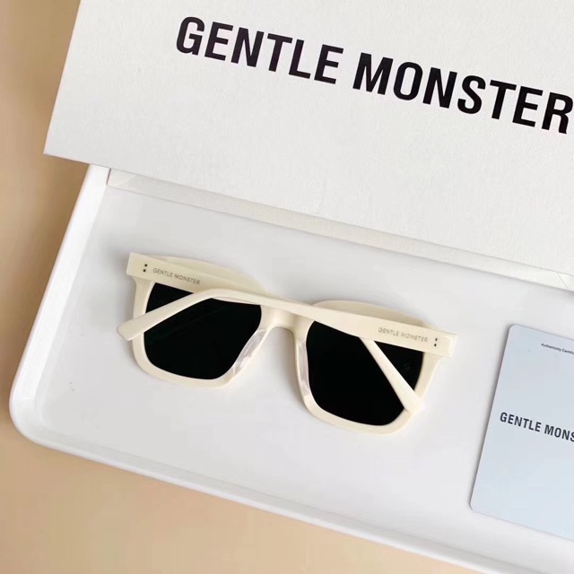 Kính râm gọng trắng