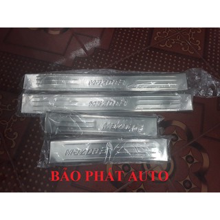 Nẹp bước chân trong mazda 3