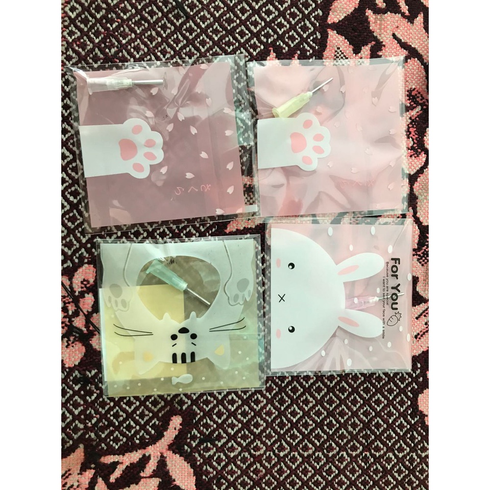 Đục/ Dập lỗ núm ty cho bé