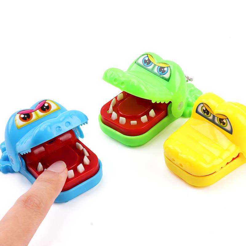 Đồ chơi cá sấu cắn tay độc đáo vui nhộn