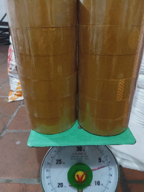 1 CUỘN BĂNG DÍNH VÀNG NÂU 0,5kg ĐẸP