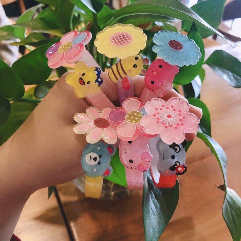 Vòng tay xinh xắn hình thú cho bé gái, hoa có thể xoay tròn,đáng yêu, hàng đẹp | BigBuy360 - bigbuy360.vn