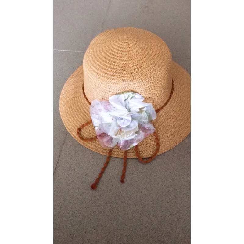 Mũ vành rộng thời trang cho nữ