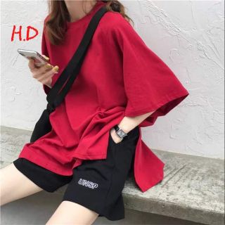 Set áo đỏ xẻ kèm quần đùi unsp_hd