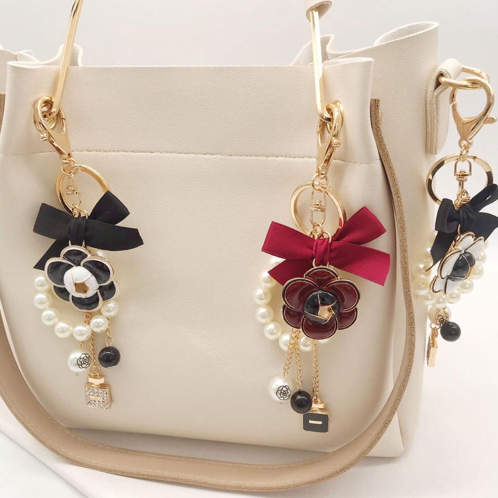 Móc Khóa Kim Loại Hình Hoa Trà Đính Ngọc Trai Thời Trang