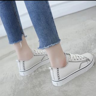 Giày viền khâu cá tính