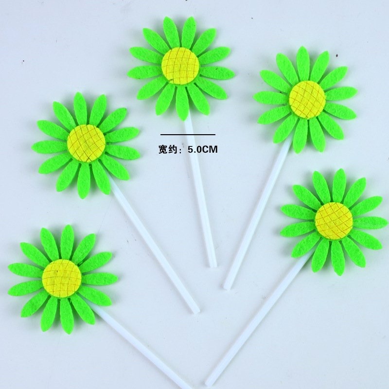 Que cắm hoa hướng dương nhiều màu trang trí bánh kem