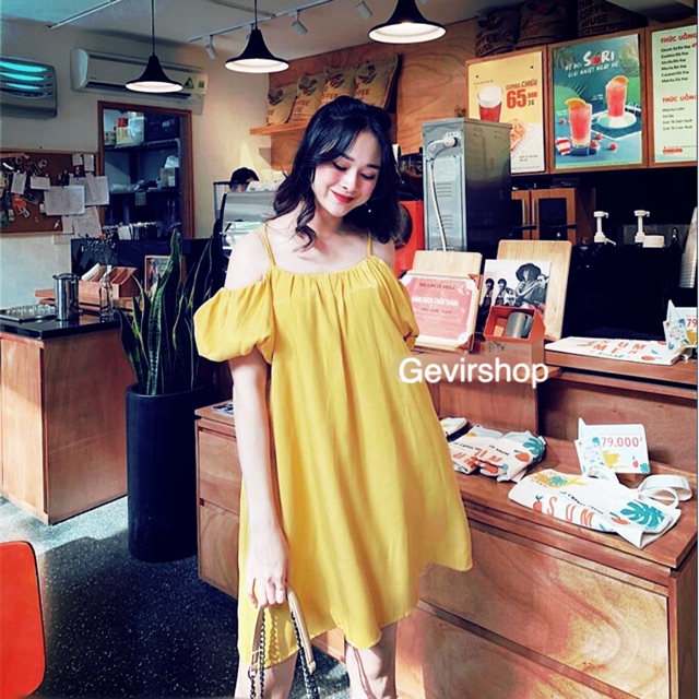 Váy lụa trễ vai tay bồng