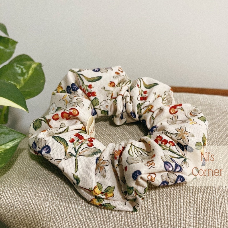 Set Quả Mọng - 2 scrunchies cột tóc Linen muối tiêu + Cotton hoạ tiết Berry