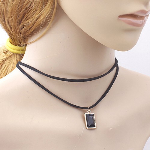 Vòng Cổ Chocker Mặt Đá Kim Cương Nhân Tạo Vuông Gắn Qua Sợi Xích Ngắn Cho Nữ