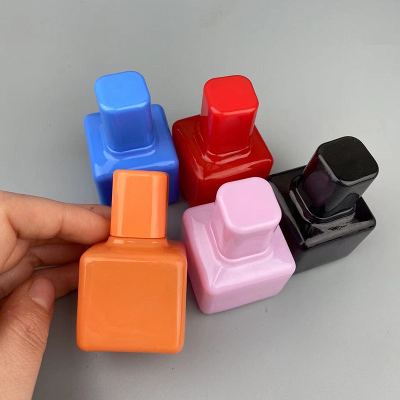 1 Chai Rỗng 30ml Dạng Xịt Bằng Thủy Tinh Màu Sắc Ngẫu Nhiên Kích Thước Nhỏ Gọn Dùng Khi Đi Du Lịch
