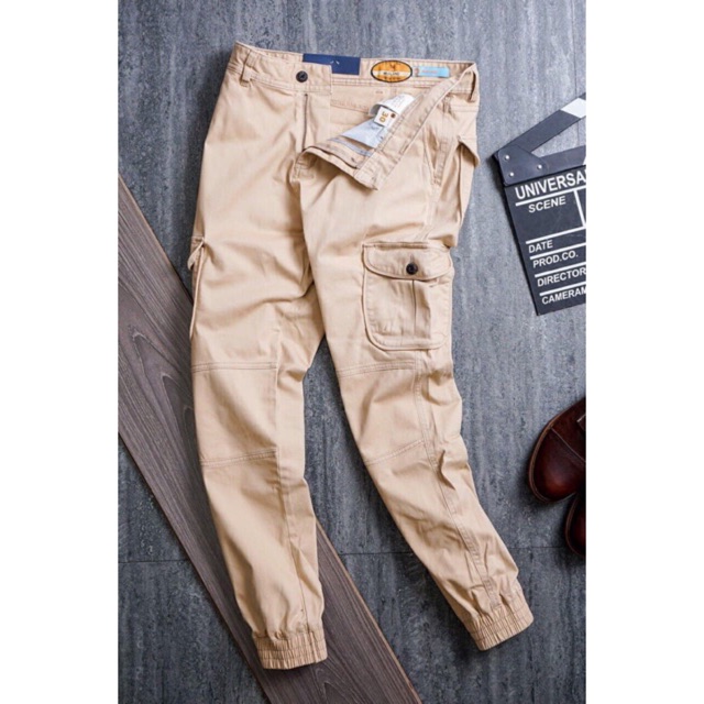 Quần jogger kaki túi hộp