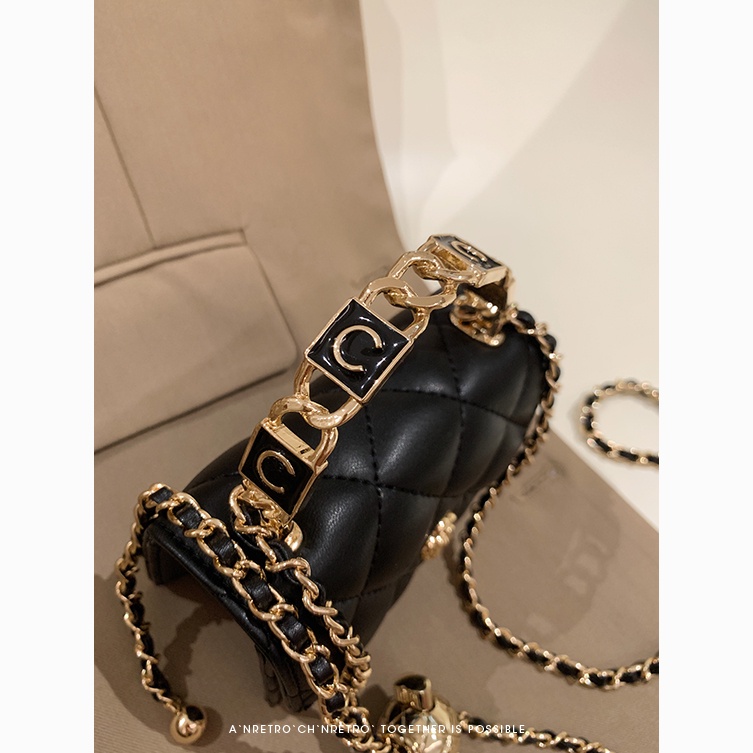 Túi Mini đeo chéo, cầm tay quai kim loại sang trọng kết hợp kiểu dáng đơn giả