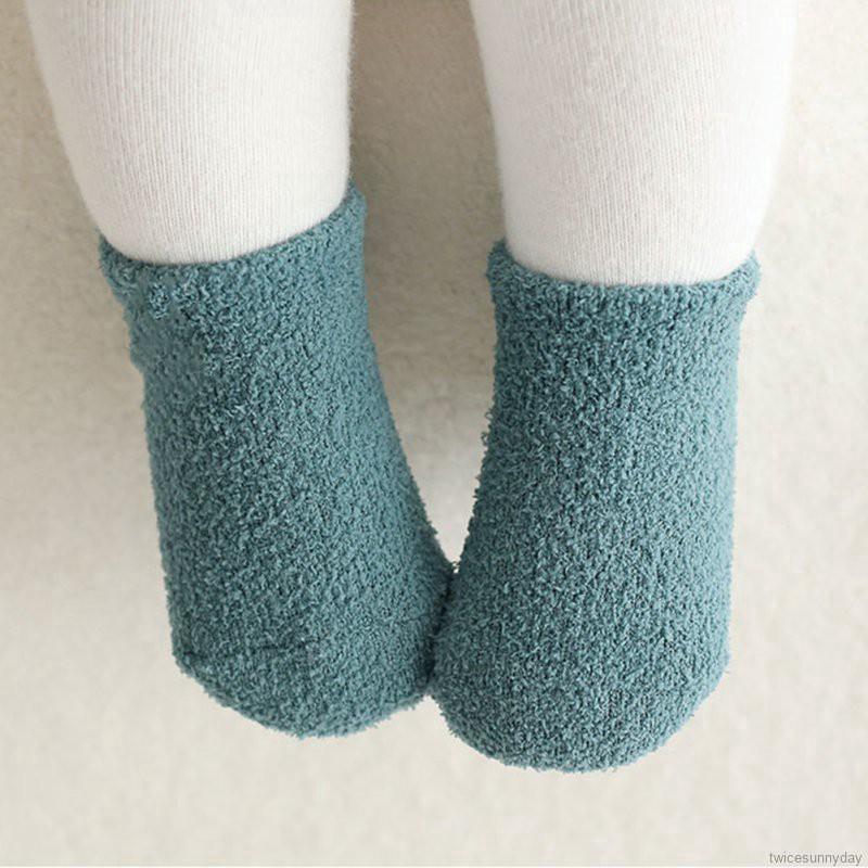 Đôi Vớ vải dày ấm áp chống trượt dễ thương cho bé