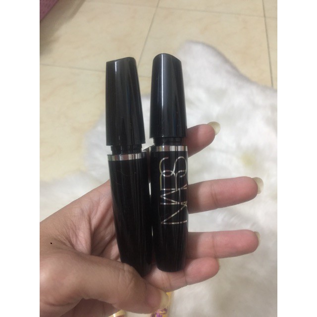 Mascara cho làn mi cong vuốt