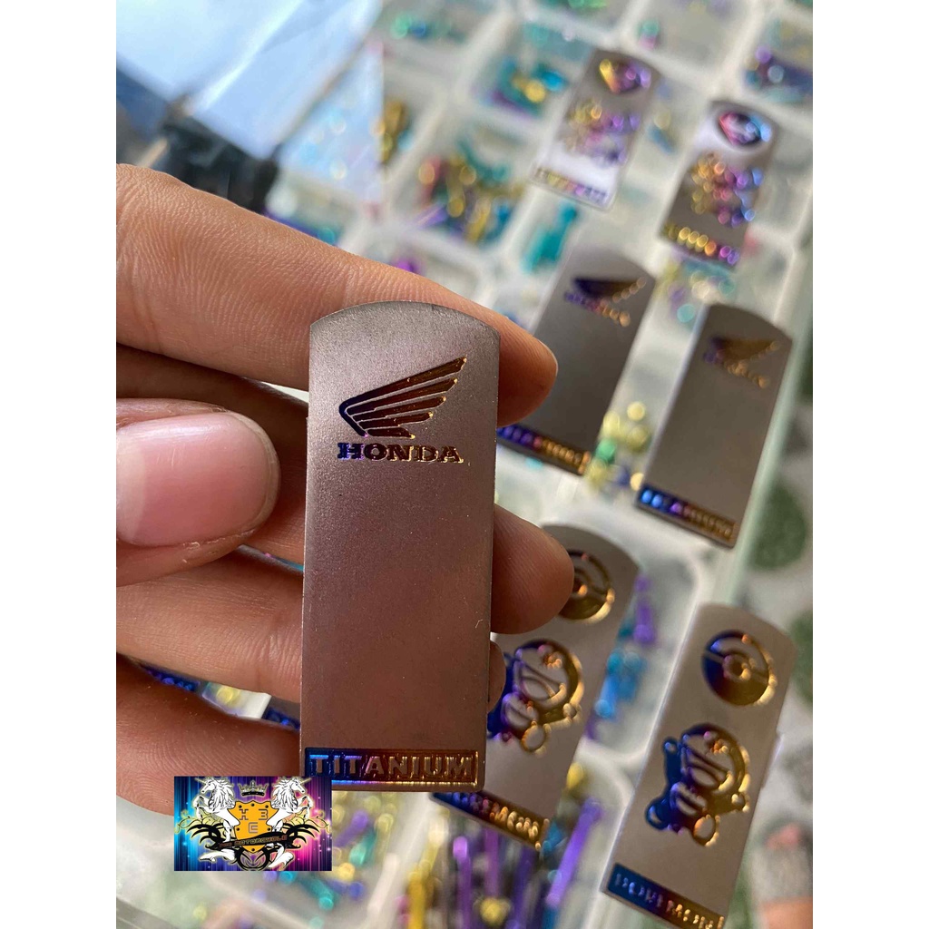 CẶP TEM LOGO TITAN CÁNH CHIM QUỶ HONDA