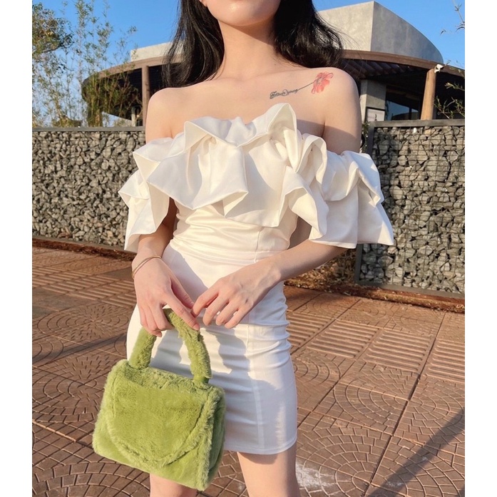 Đầm body trễ vai nhúm hoa