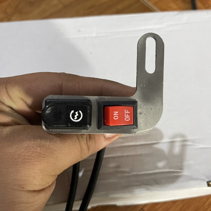 pát inox 304 lắp nút on/off.passing cho xe ghi đông trần