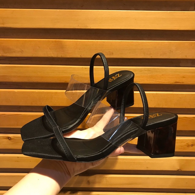 Sandal ZARA gót đồi mồi phối quai trong