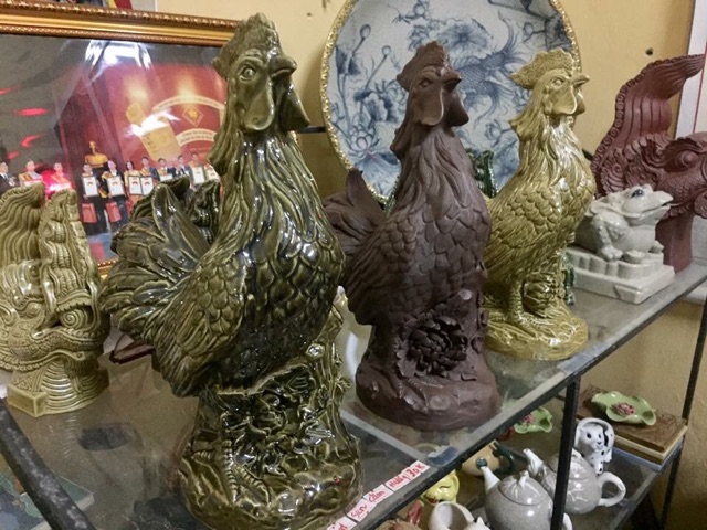 Tượng gốm sứ con gà trống